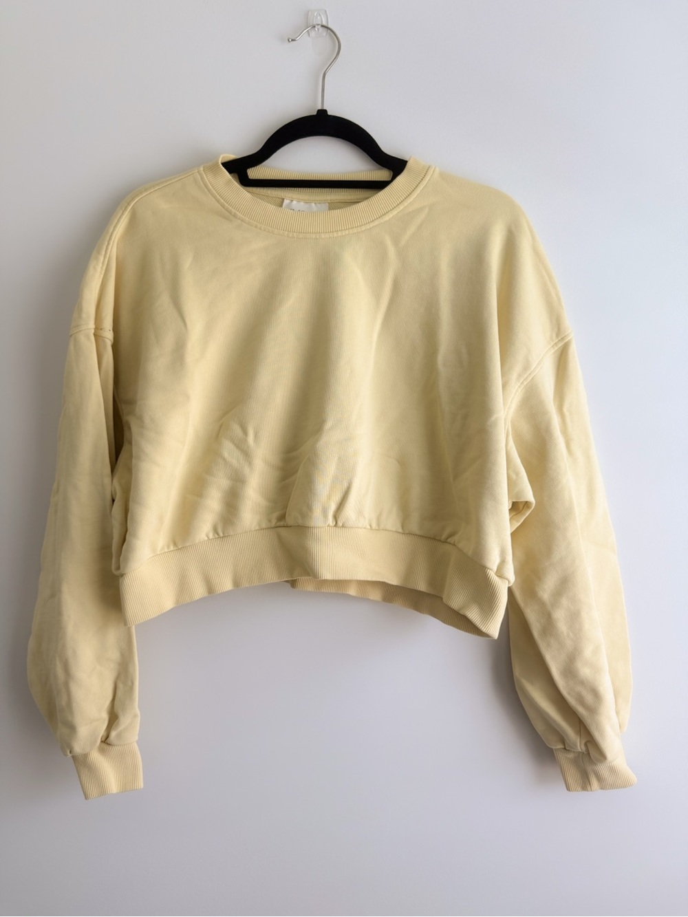 H&M Move Pale Yellow Cropped Crewneck Sweatshirt